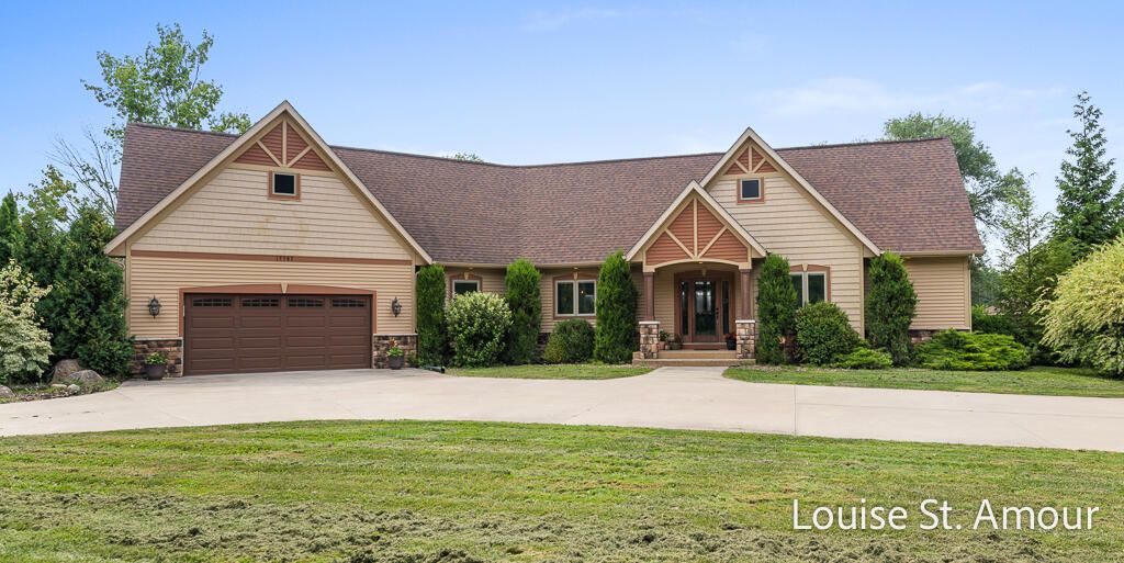 Attached, Exterior, Facade, Ranch
