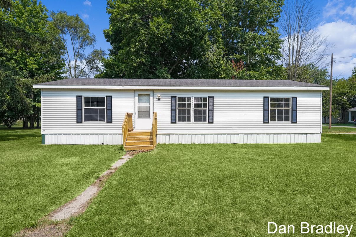 Backyard, Exterior, Facade, Cape Cod