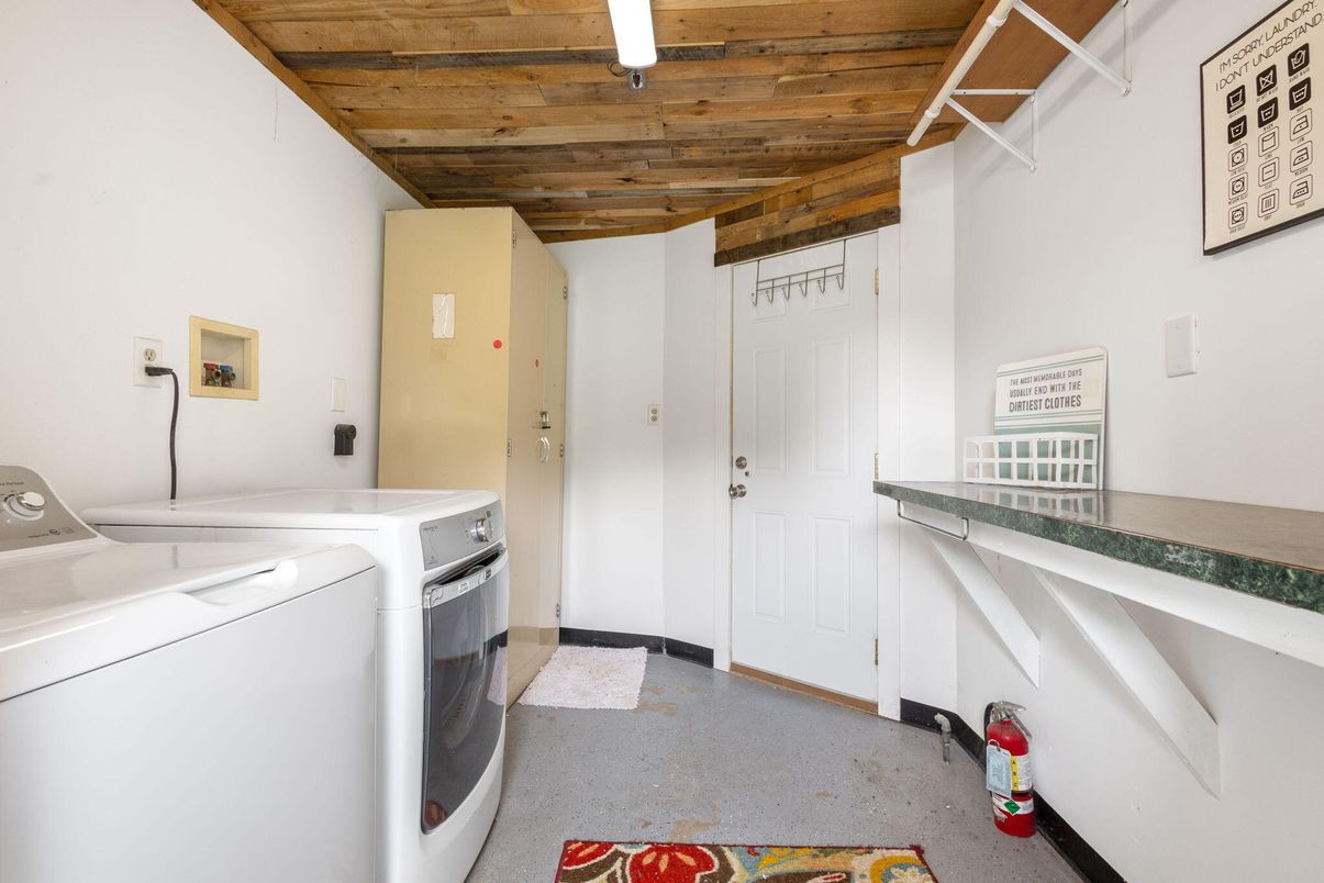 Interior, Washer, Wooden Ceilings