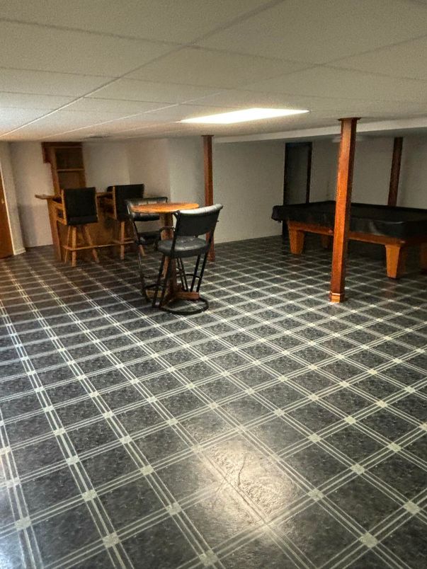 Game Room, Interior