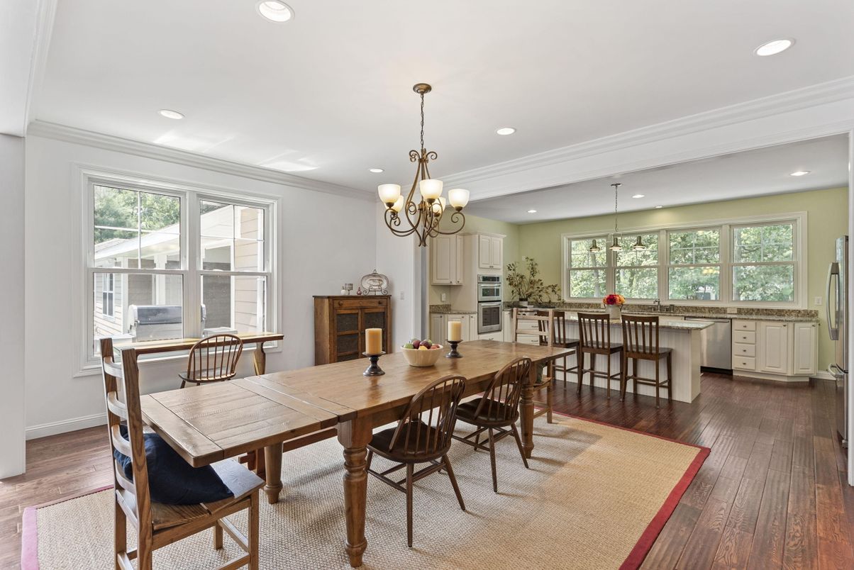 Chandelier, Dining room, Interior, Kitchen, Pendant Lights, Recessed Lighting, Wood Texture Flooring