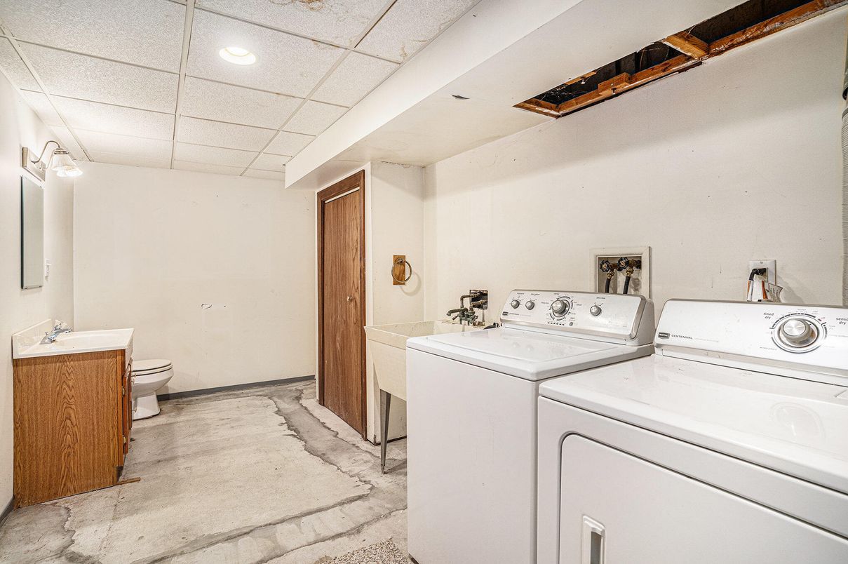 Bathroom, Interior, Recessed Lighting, Utility Closets, Washer