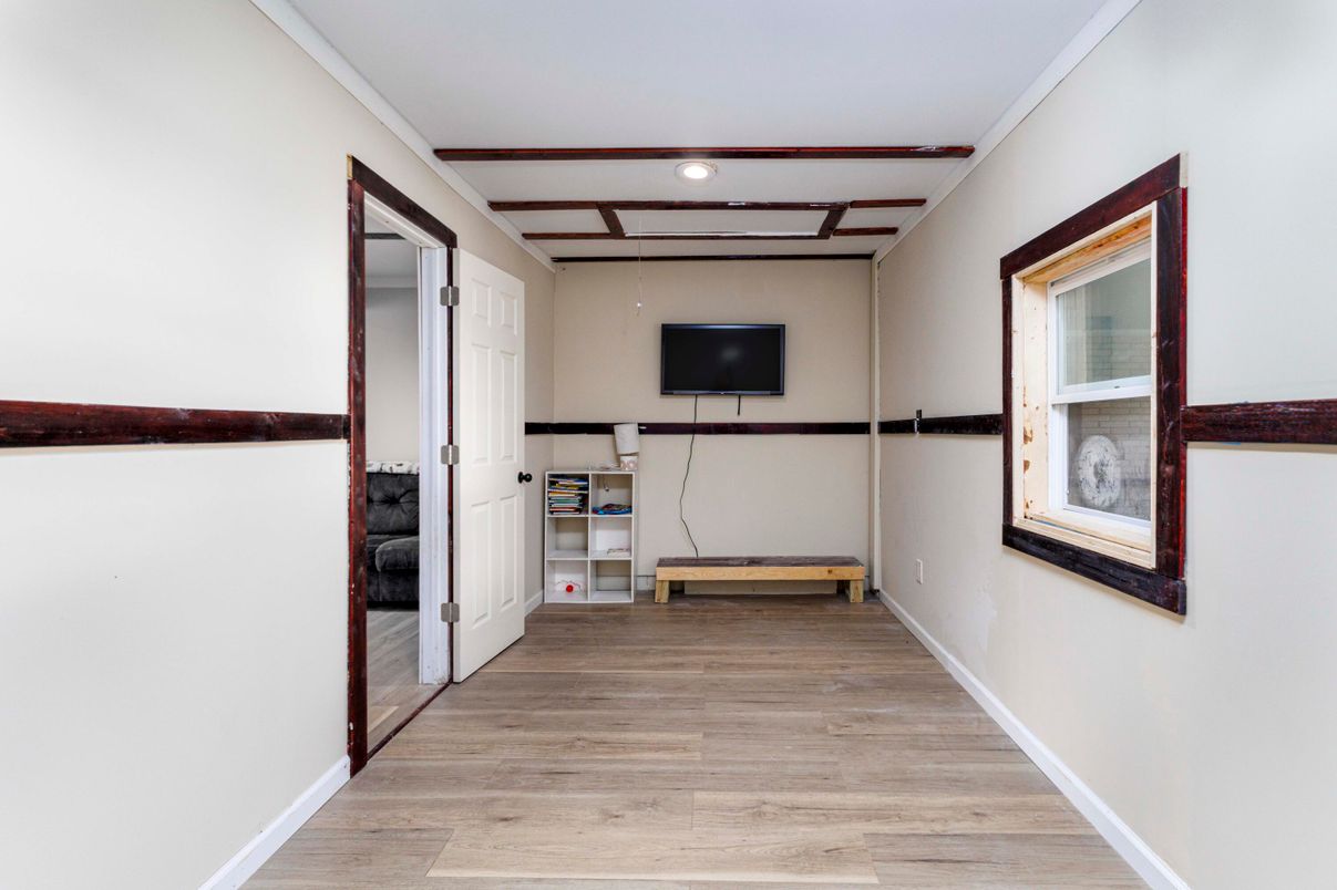 Interior, Recessed Lighting, Wood Texture Flooring