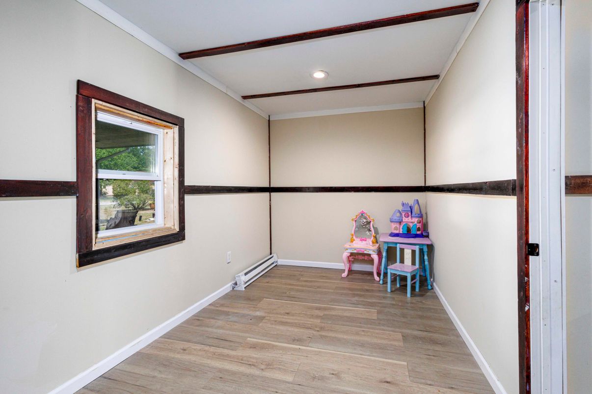 Interior, Recessed Lighting, Wood Texture Flooring