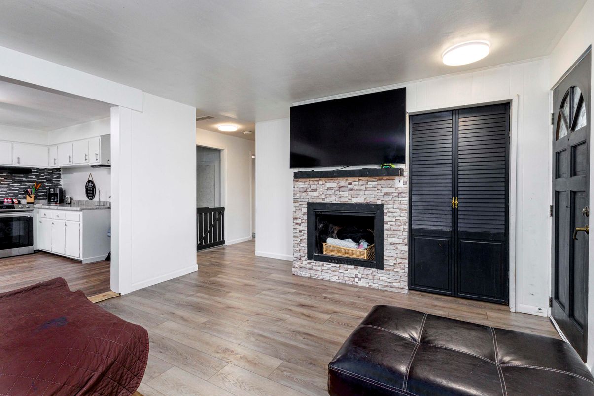 Fireplace, Interior, Kitchen, Wood Texture Flooring