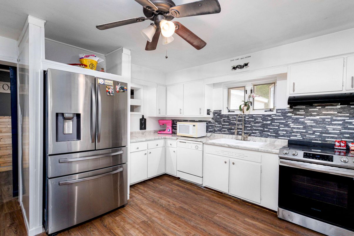 Interior, Kitchen, Stainless Steel Appliances, Wood Texture Flooring