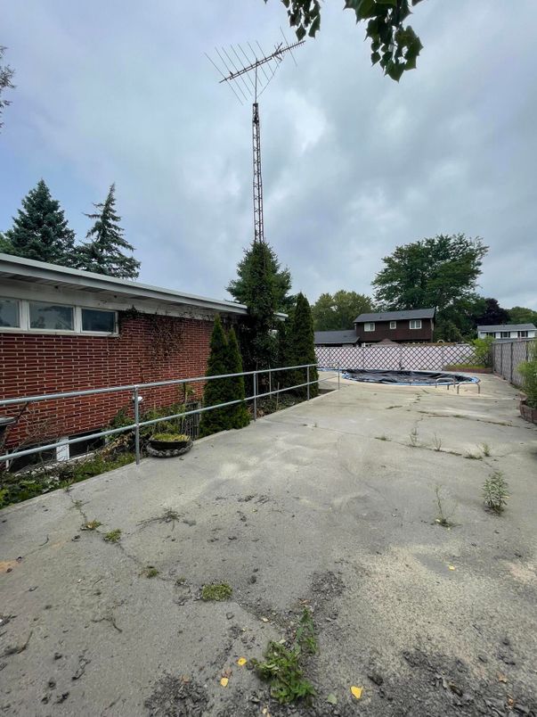 Backyard, Exterior