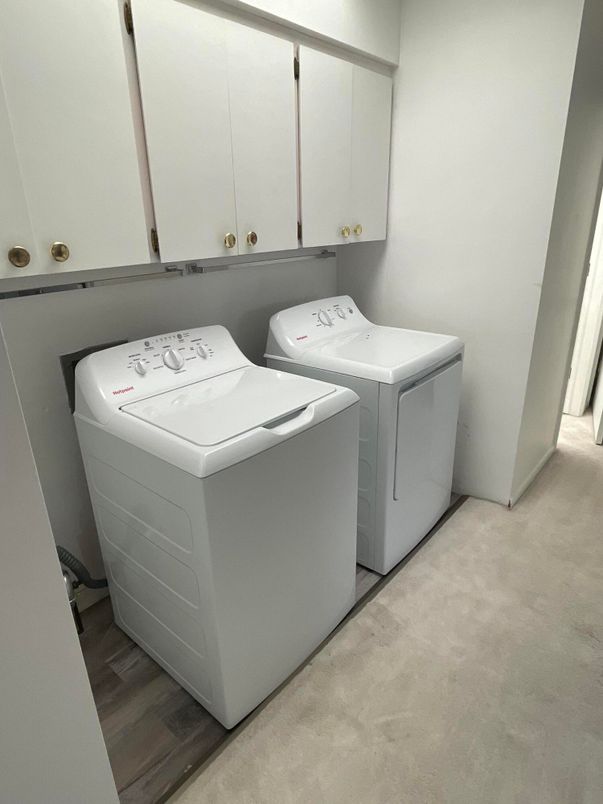 Interior, Washer, Wood Texture Flooring