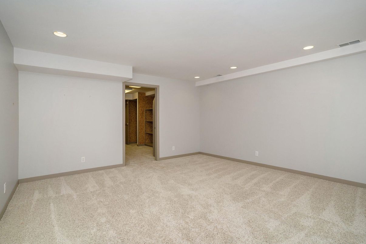 Empty room, Interior, Recessed Lighting