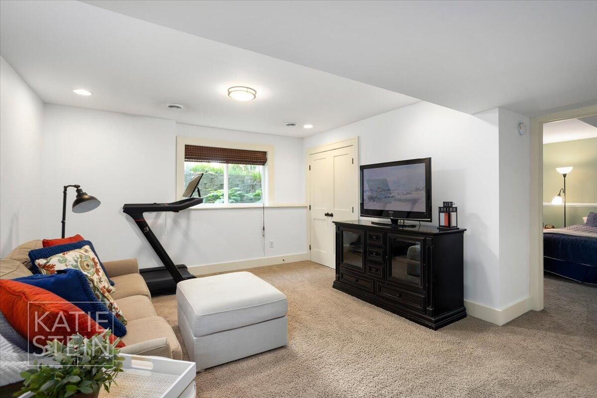 Fitness Equipment, Interior, Living room, Recessed Lighting