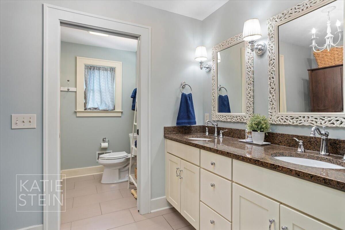 Bathroom, Dual Sink Vanities, Interior