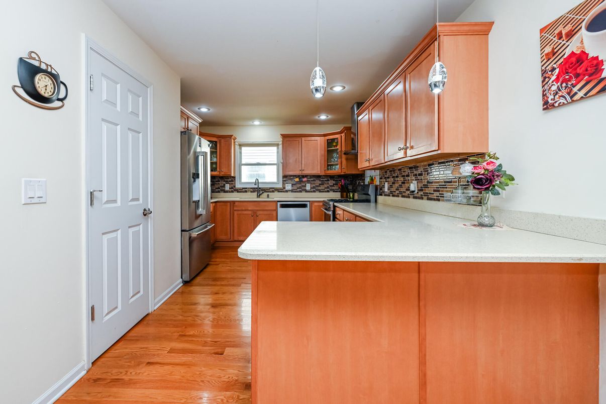 Interior, Kitchen, Pendant Lights, Recessed Lighting, Wood Texture Flooring