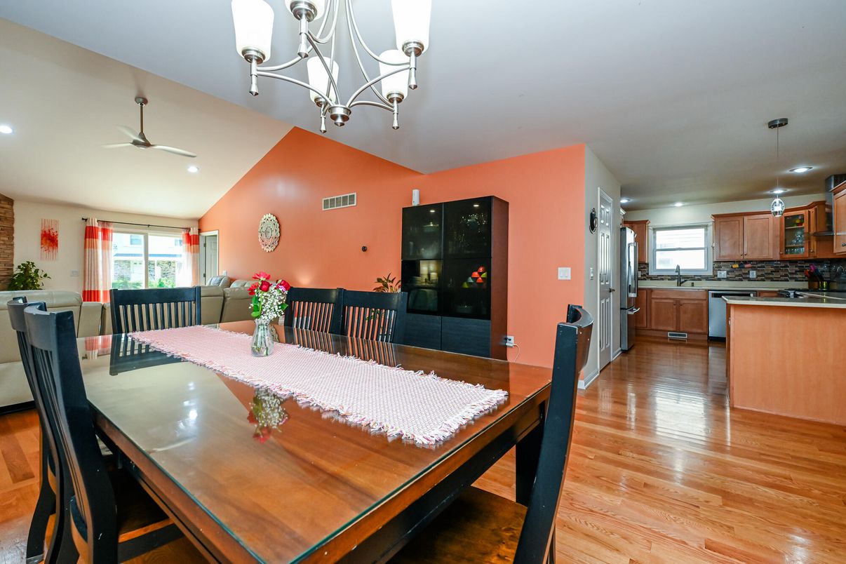 Chandelier, Dining room, Interior, Kitchen, Pendant Lights, Recessed Lighting, Wood Texture Flooring