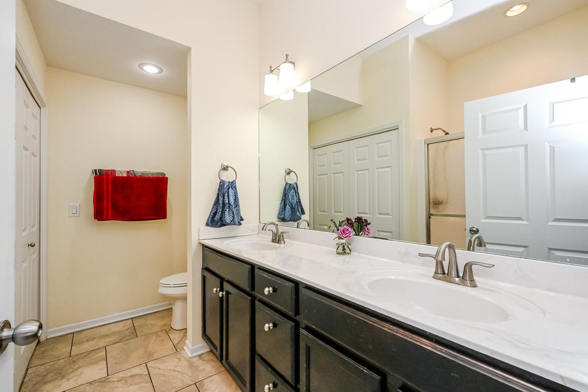 Bathroom, Dual Sink Vanities, Interior, Recessed Lighting