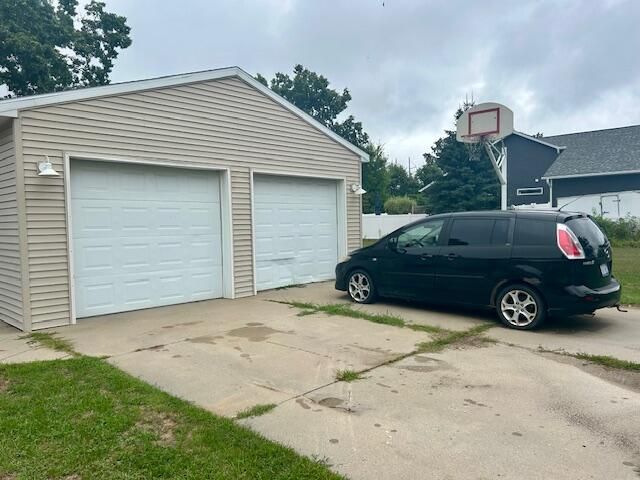 Detached Garage, Exterior