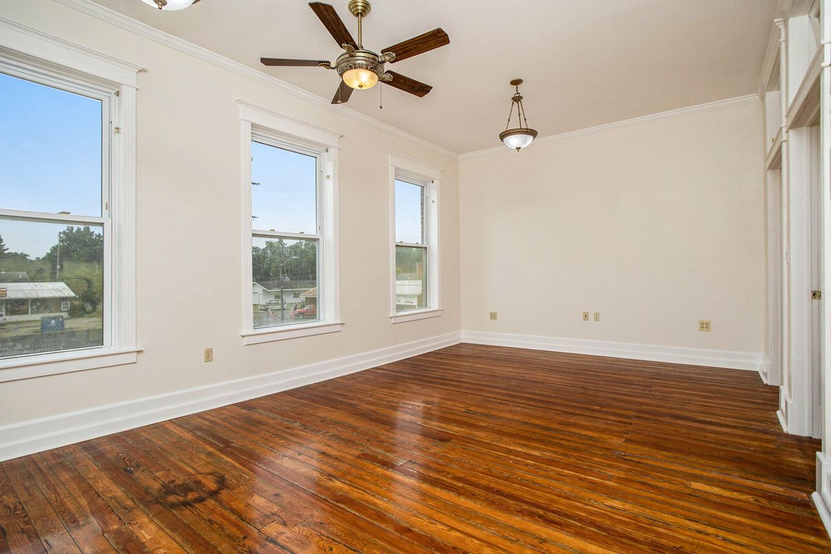 Empty room, Interior, Pendant Lights, Wood Texture Flooring
