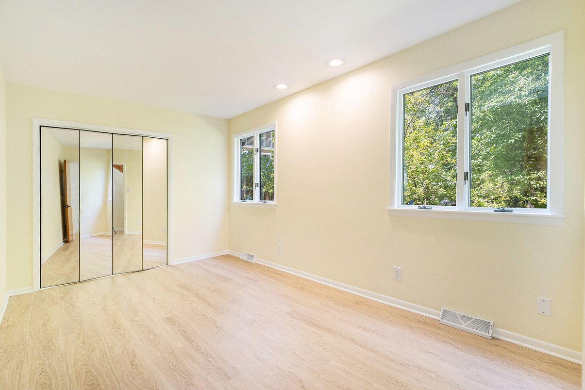 Empty room, Interior, Recessed Lighting, Wood Texture Flooring