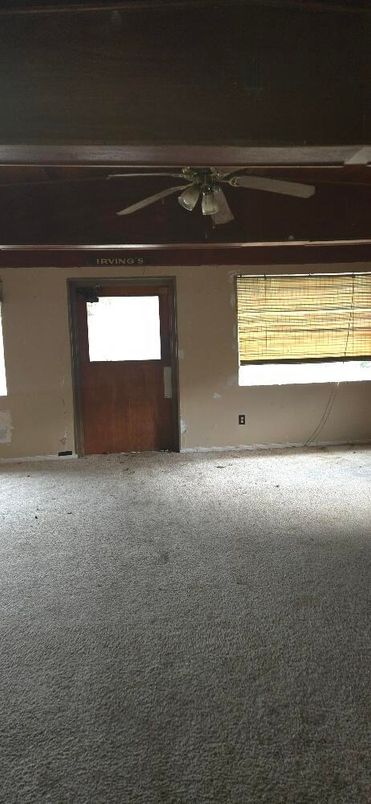 Empty room, Interior