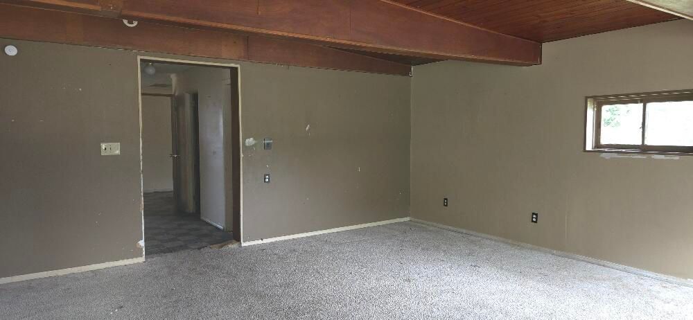 Empty room, Interior, Wooden Ceilings