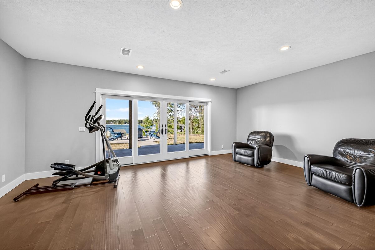 Fitness Equipment, Interior, Recessed Lighting, Wood Texture Flooring
