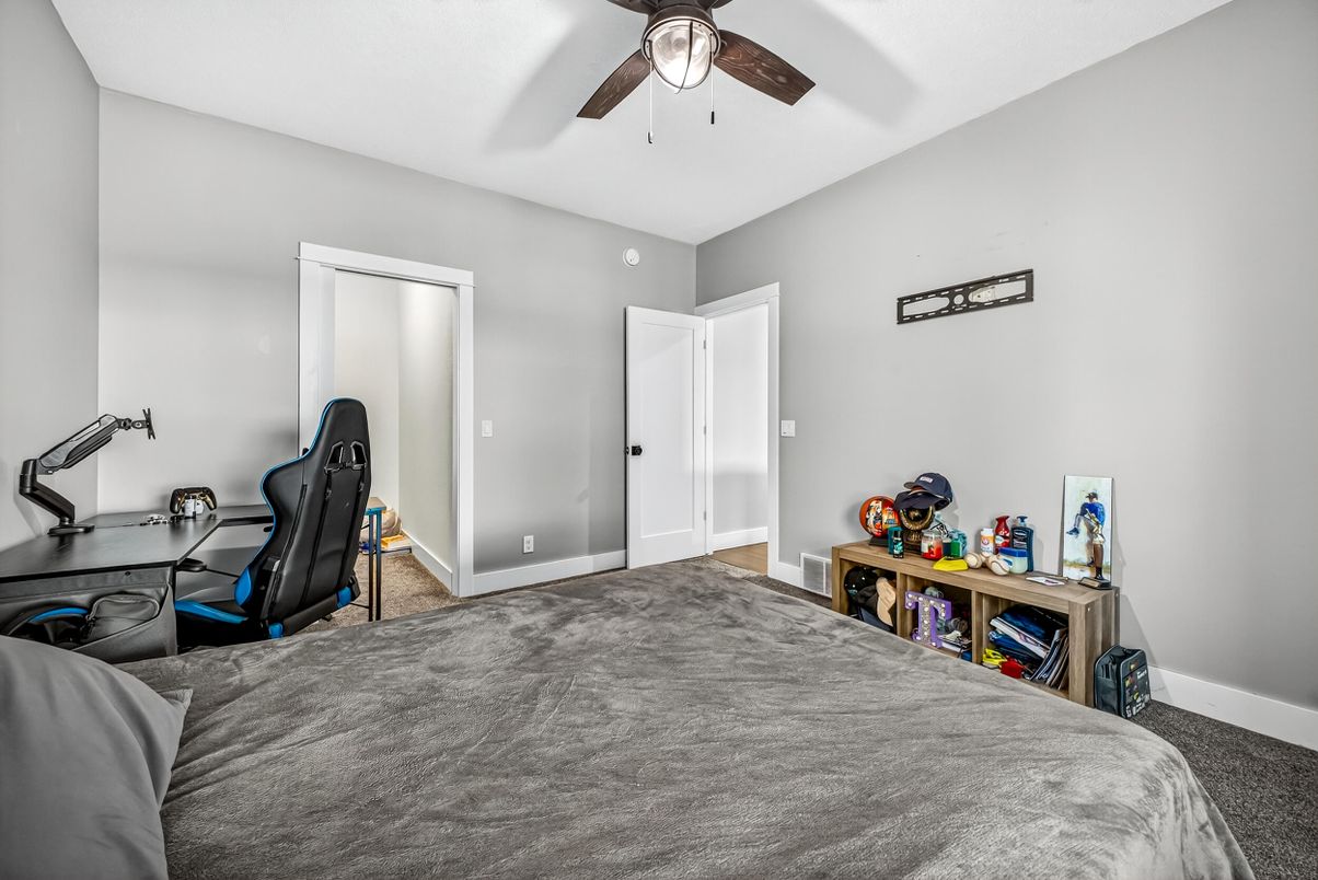 Home Office, Interior