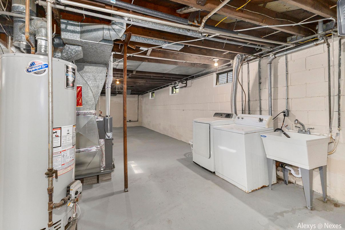 Interior, Washer, Wooden Beams