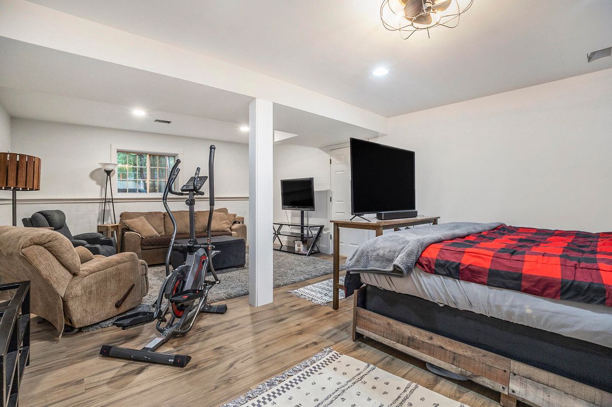 Bedroom, Fitness Equipment, Interior, Recessed Lighting, Wood Texture Flooring