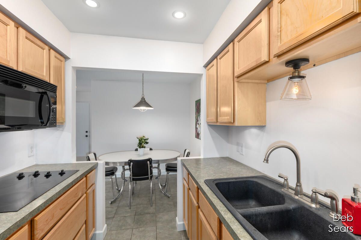 Dining room, Interior, Kitchen, Pendant Lights, Recessed Lighting