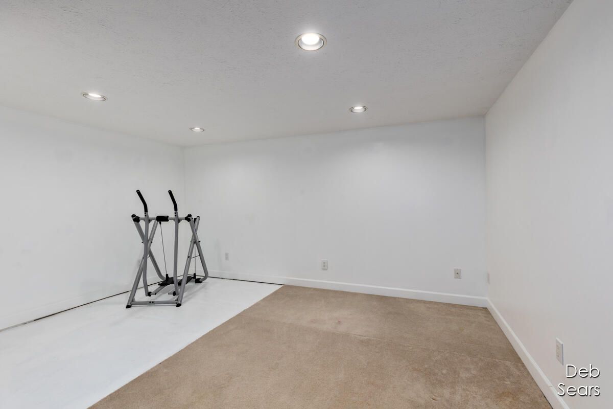 Empty room, Fitness Equipment, Interior, Recessed Lighting