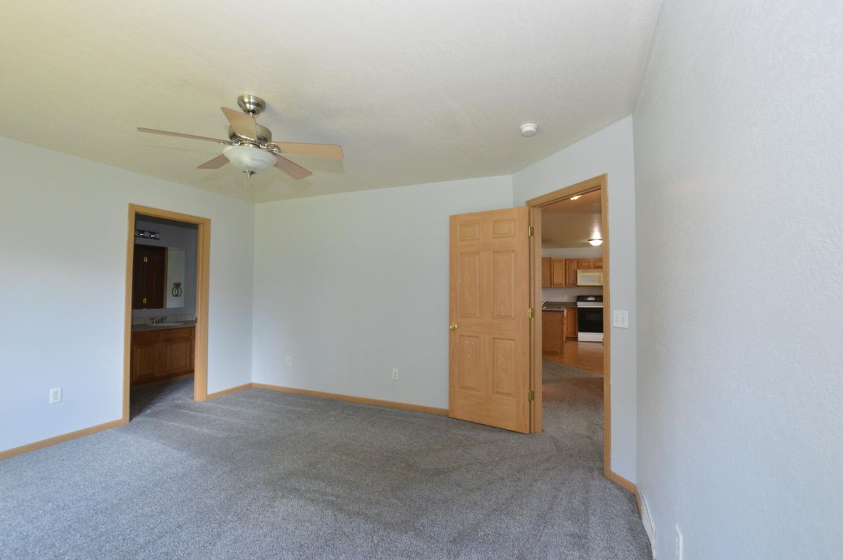 Empty room, Interior, Kitchen, Recessed Lighting