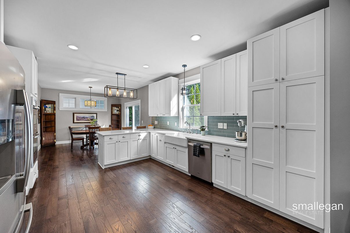Dining room, Interior, Kitchen, Pendant Lights, Recessed Lighting, Stainless Steel Appliances, Wood Texture Flooring