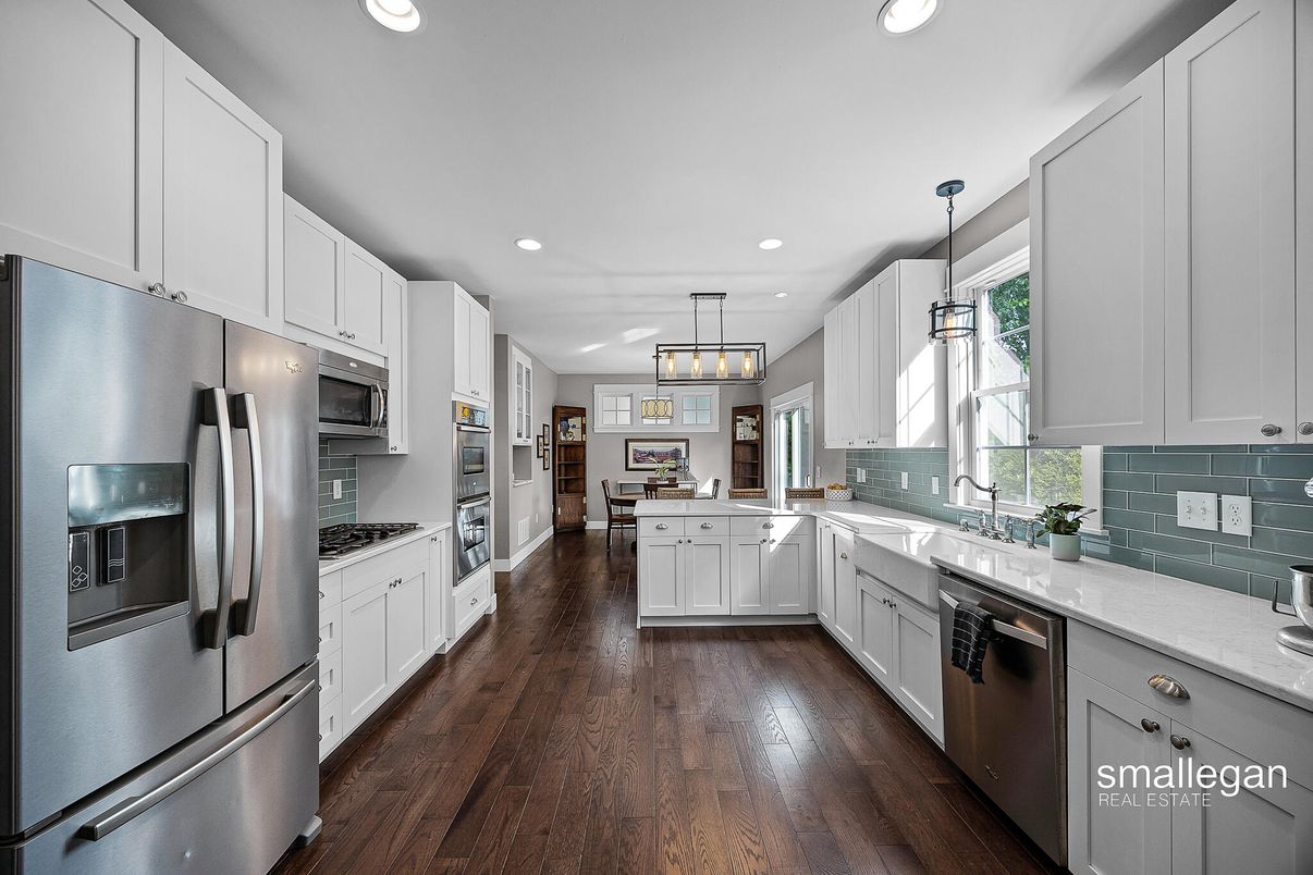 Dining room, Interior, Kitchen, Pendant Lights, Recessed Lighting, Stainless Steel Appliances, Wood Texture Flooring