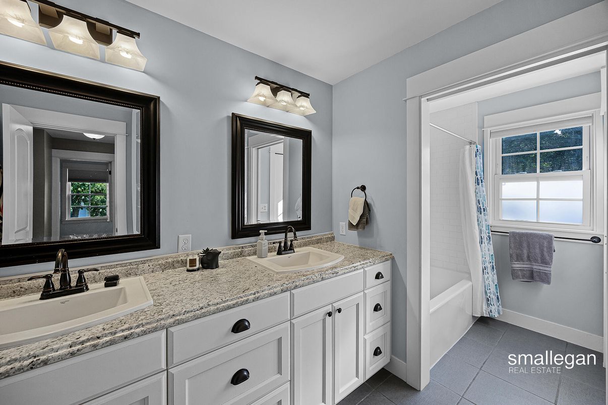 Bathroom, Dual Sink Vanities, Interior