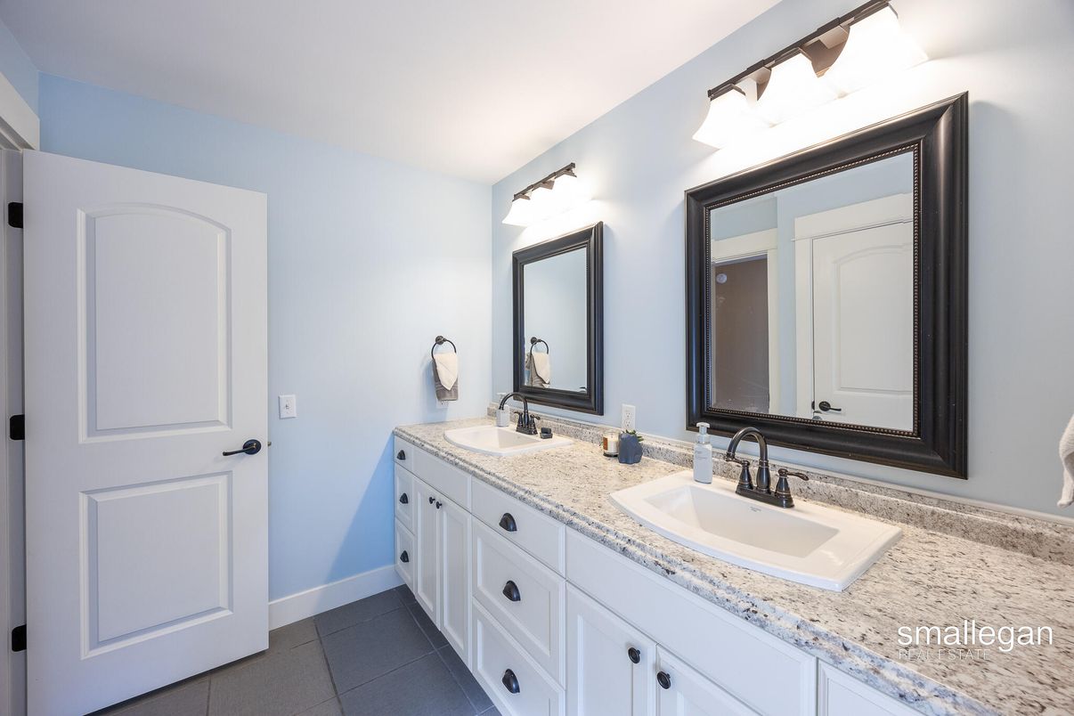 Bathroom, Dual Sink Vanities, Interior