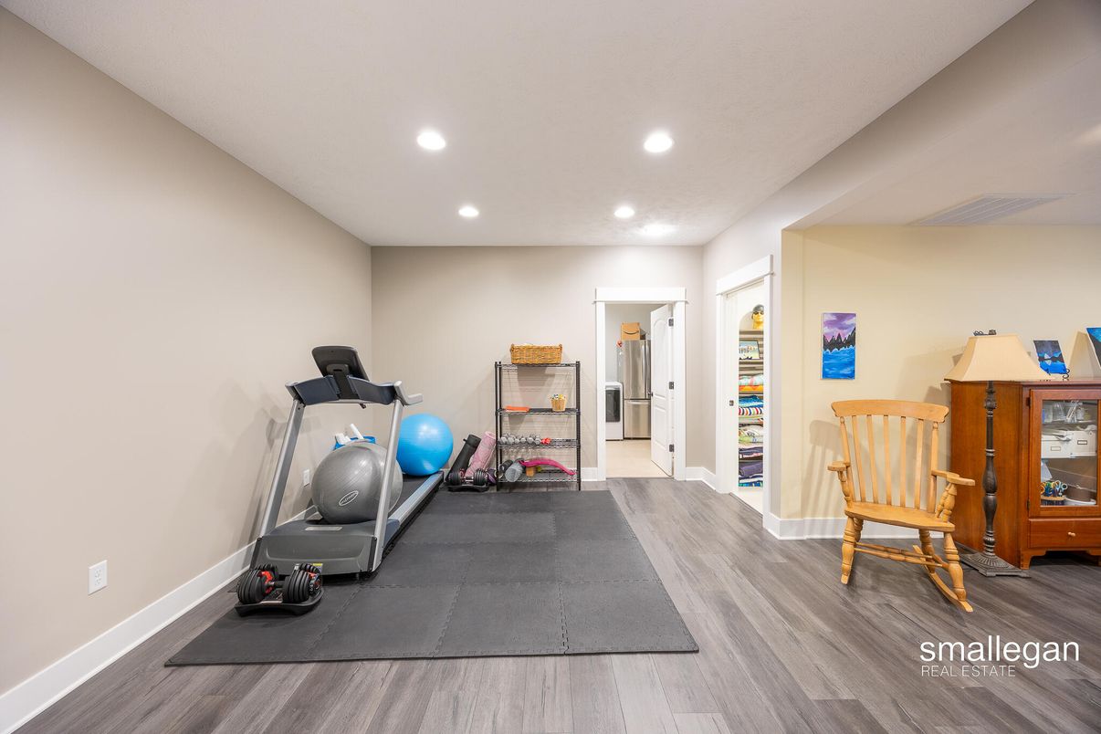 Fitness Equipment, Interior, Recessed Lighting, Wood Texture Flooring