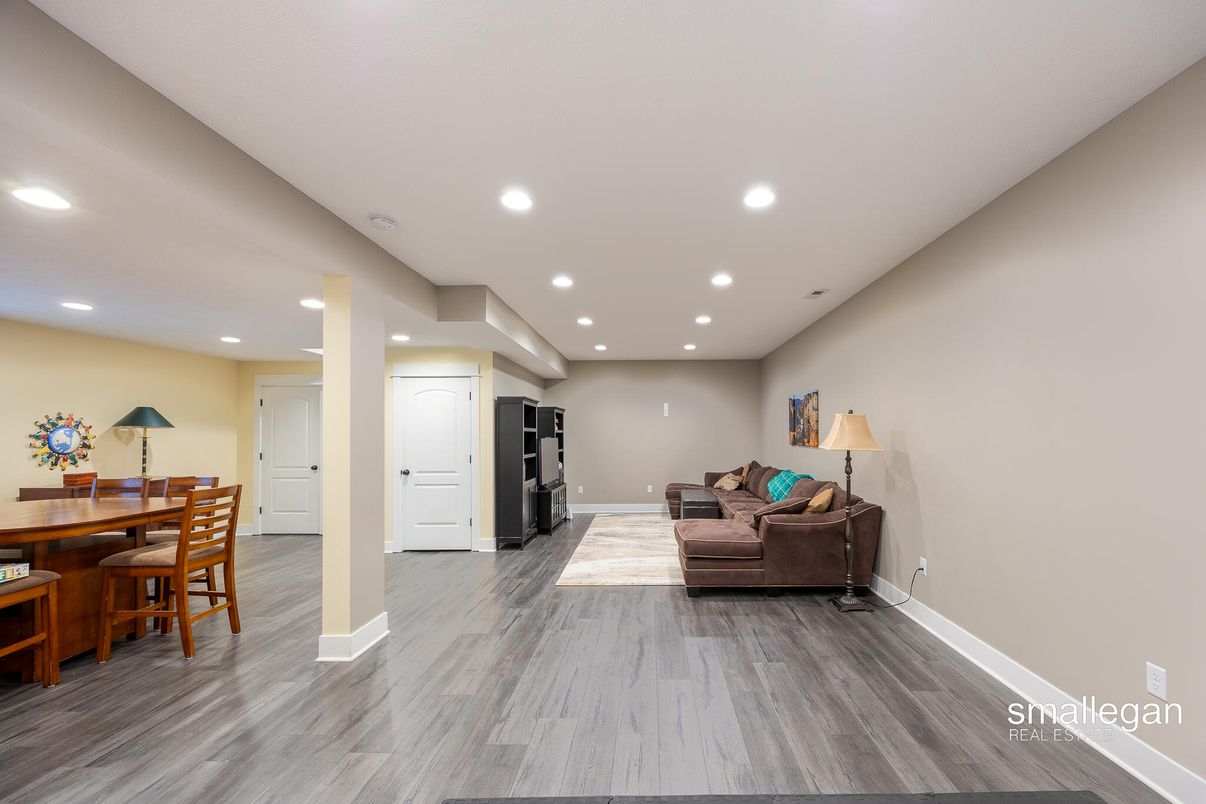 Dining room, Interior, Living room, Recessed Lighting, Wood Texture Flooring