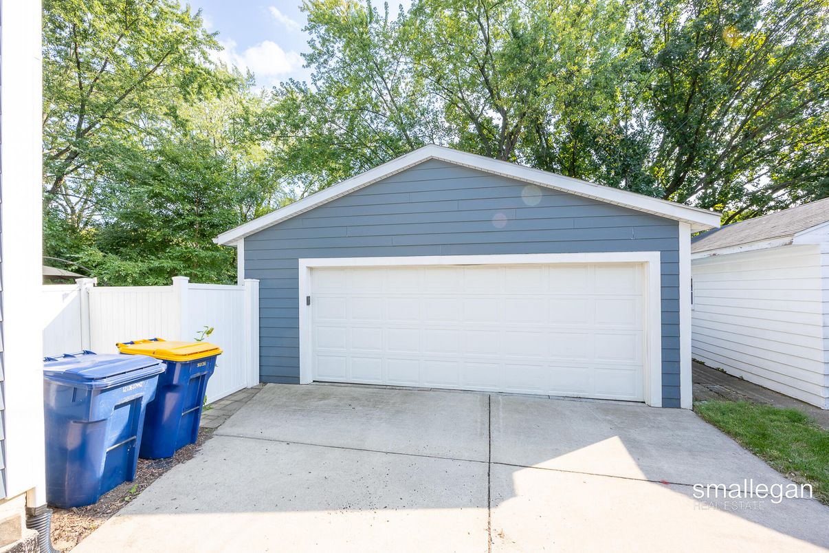 Detached Garage, Exterior