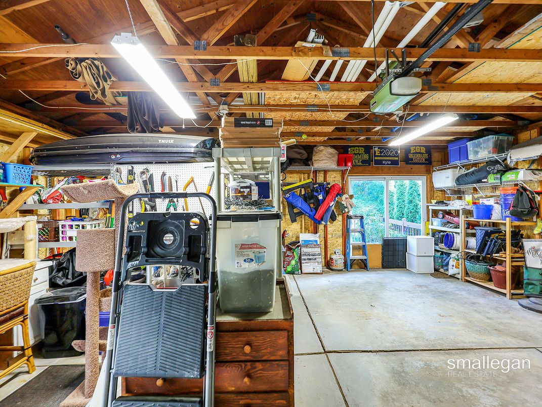 Interior, Washer, Wooden Beams