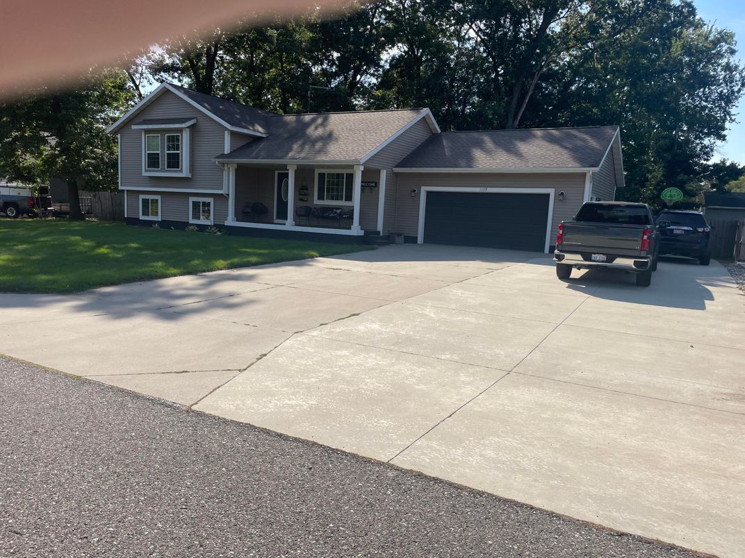 Attached, Exterior, Facade, Cape Cod