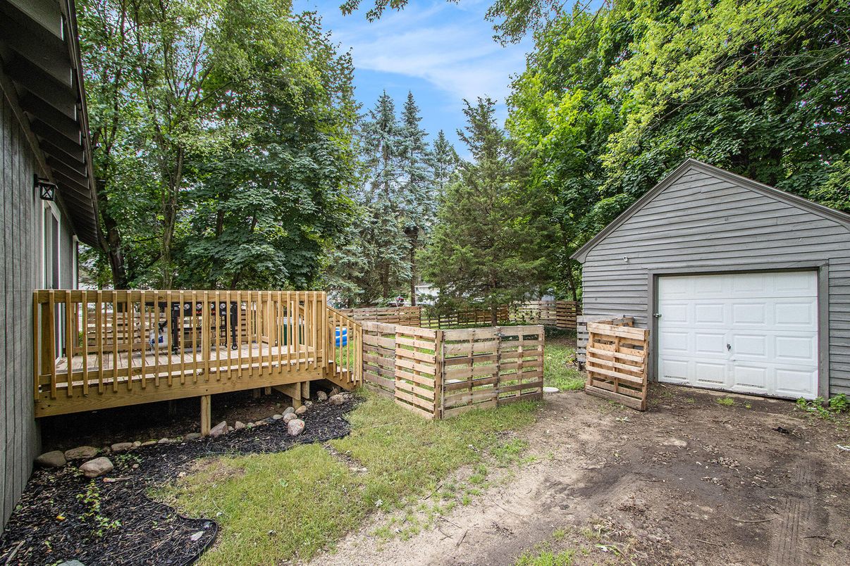 Detached Garage, Exterior