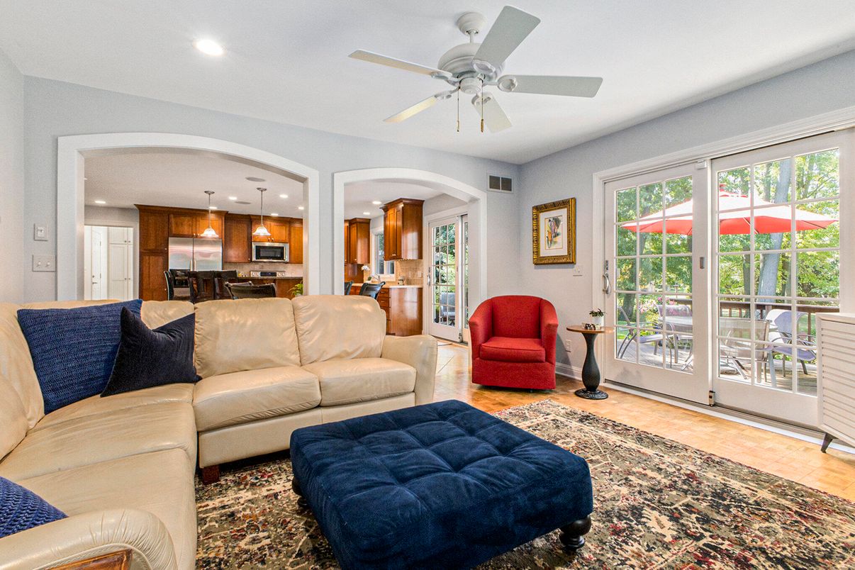 Interior, Kitchen, Living room, Pendant Lights, Recessed Lighting, Stainless Steel Appliances