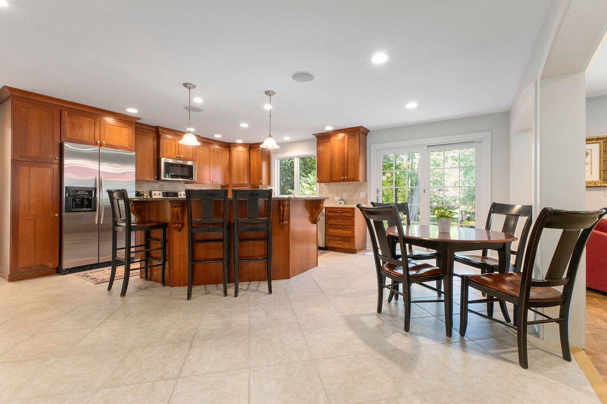 Dining room, Interior, Kitchen, Pendant Lights, Recessed Lighting, Stainless Steel Appliances
