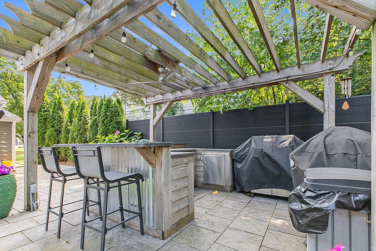 Exterior, Outdoor Kitchen