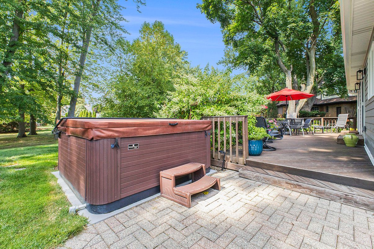 Exterior, Hot Tub