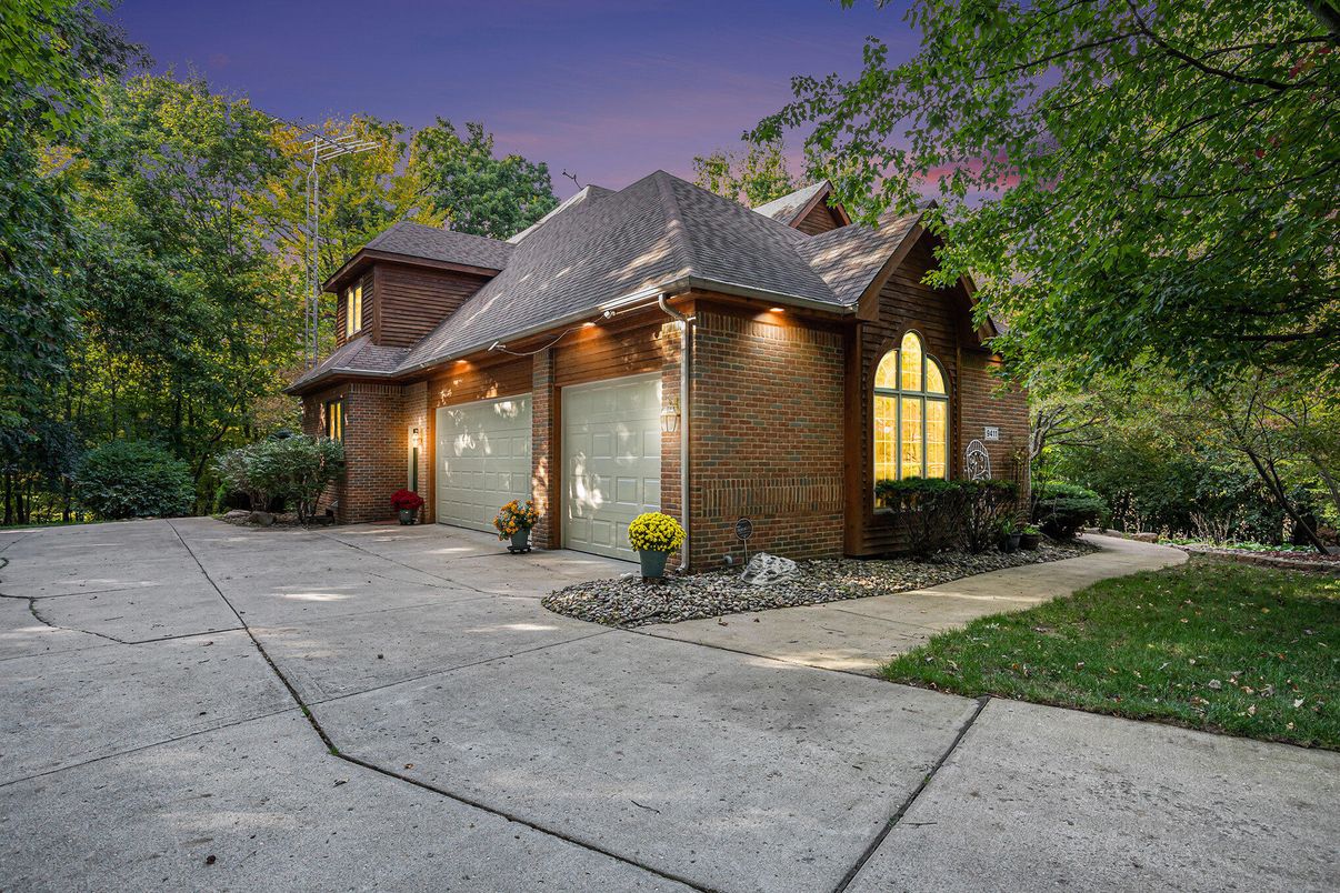 Attached, Exterior, Facade, Brick Facade, Log Home