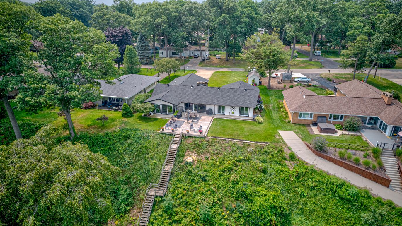 Exterior, Drone