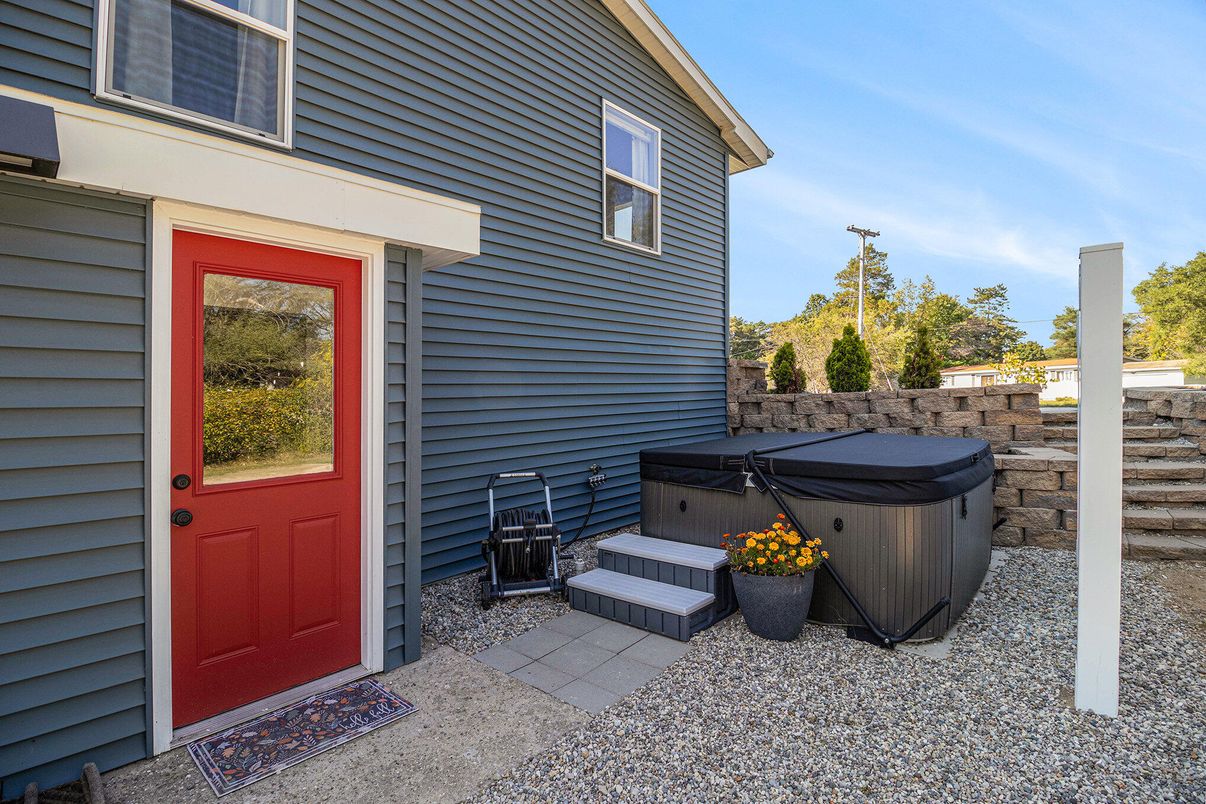 Exterior, Hot Tub
