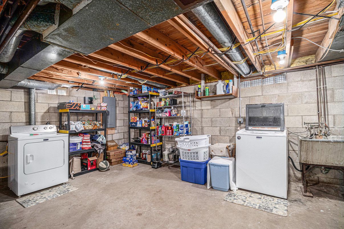 Interior, Stone Walls, Washer, Wooden Beams