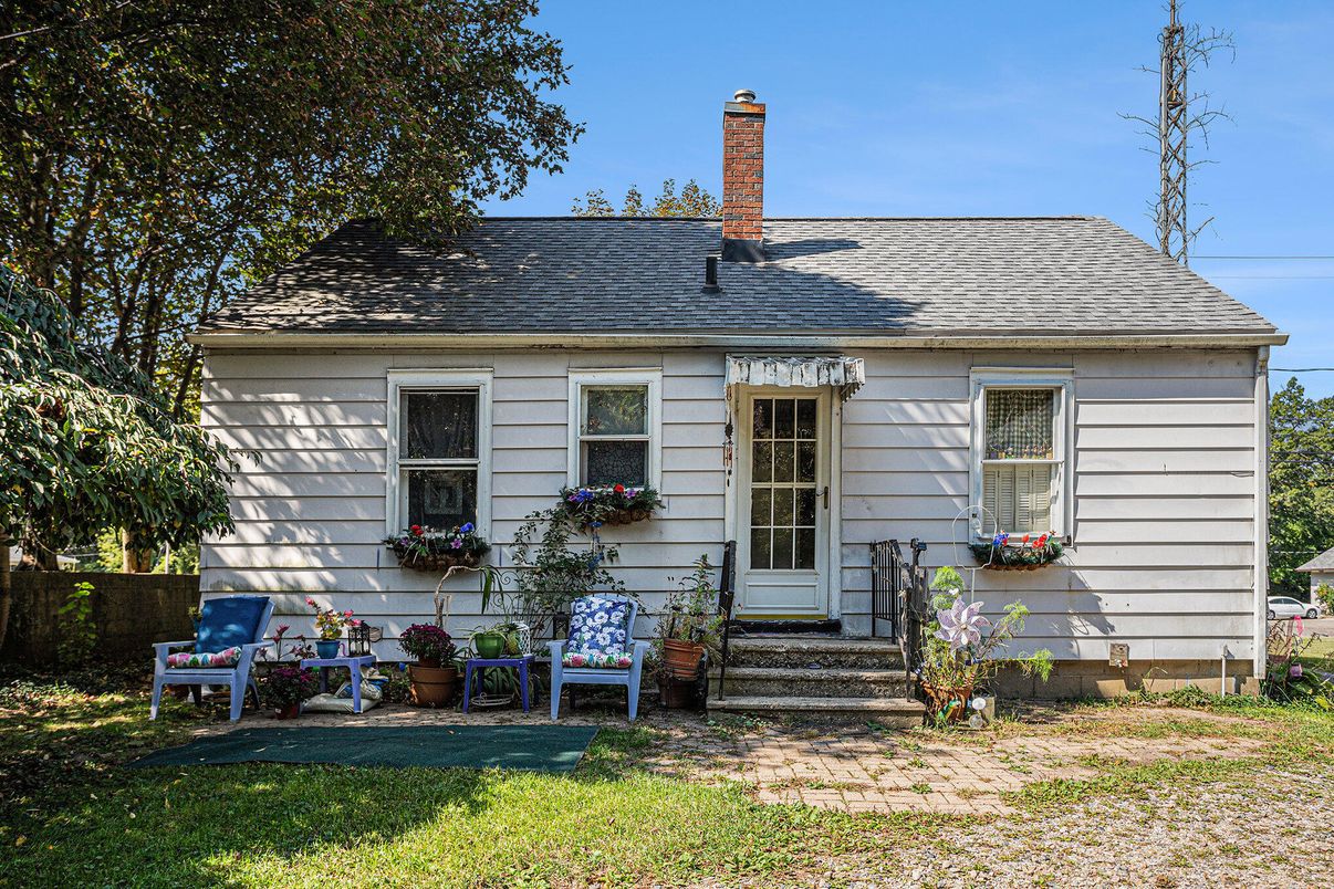 Exterior, Facade, Cape Cod