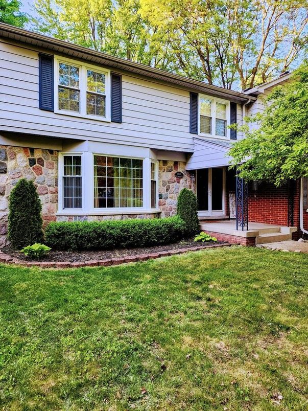 Backyard, Exterior, Facade, Brick Facade, Raised Ranch